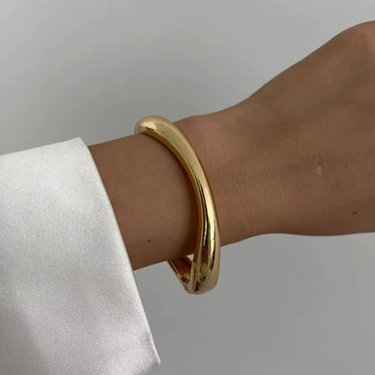 Vintage Vibe Cuff Bangles – Bold Geometry Meets Urban Gold & Silver Shine